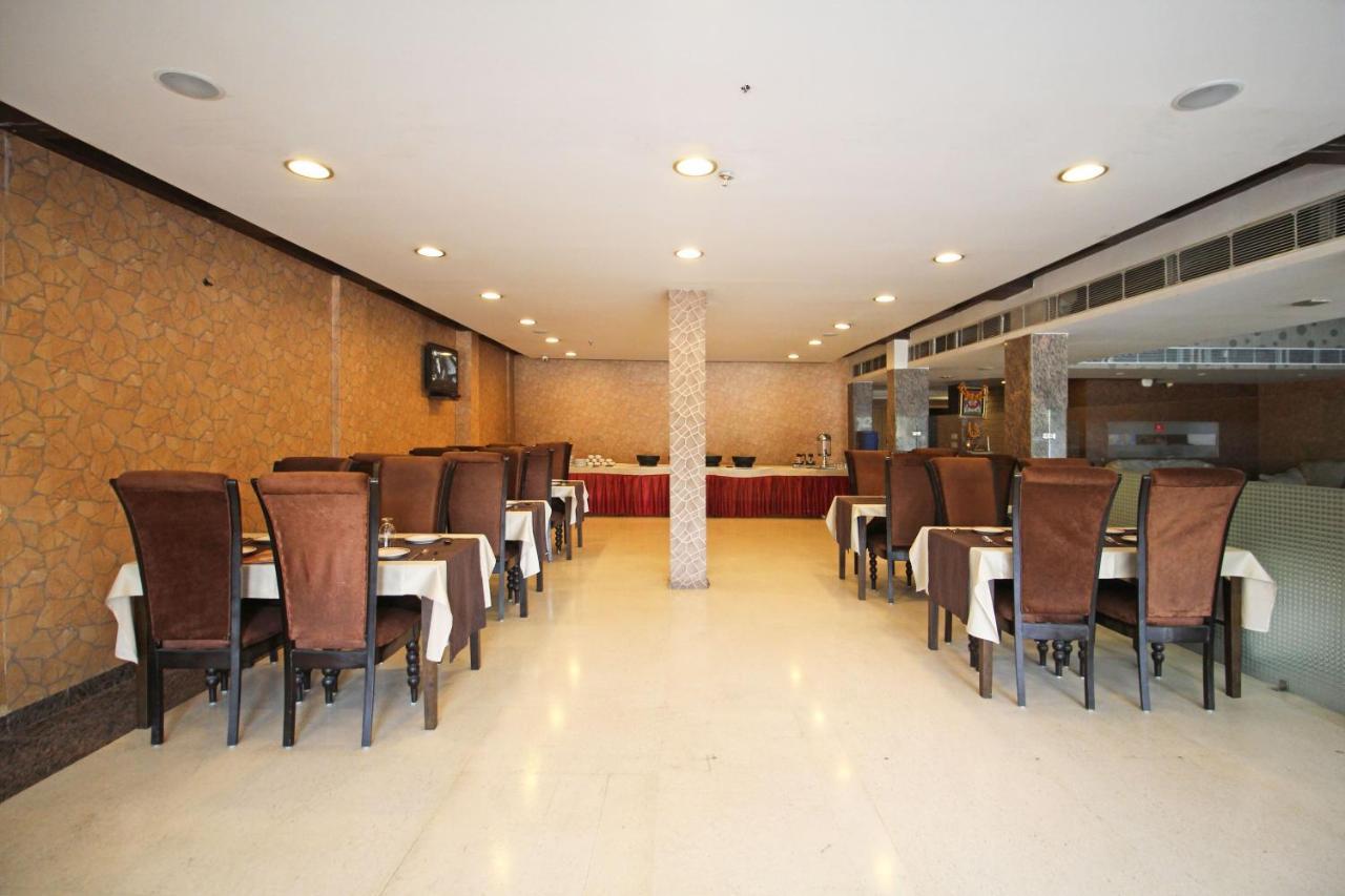 Capital O 7331 Hotel Downtown New Delhi Buitenkant foto