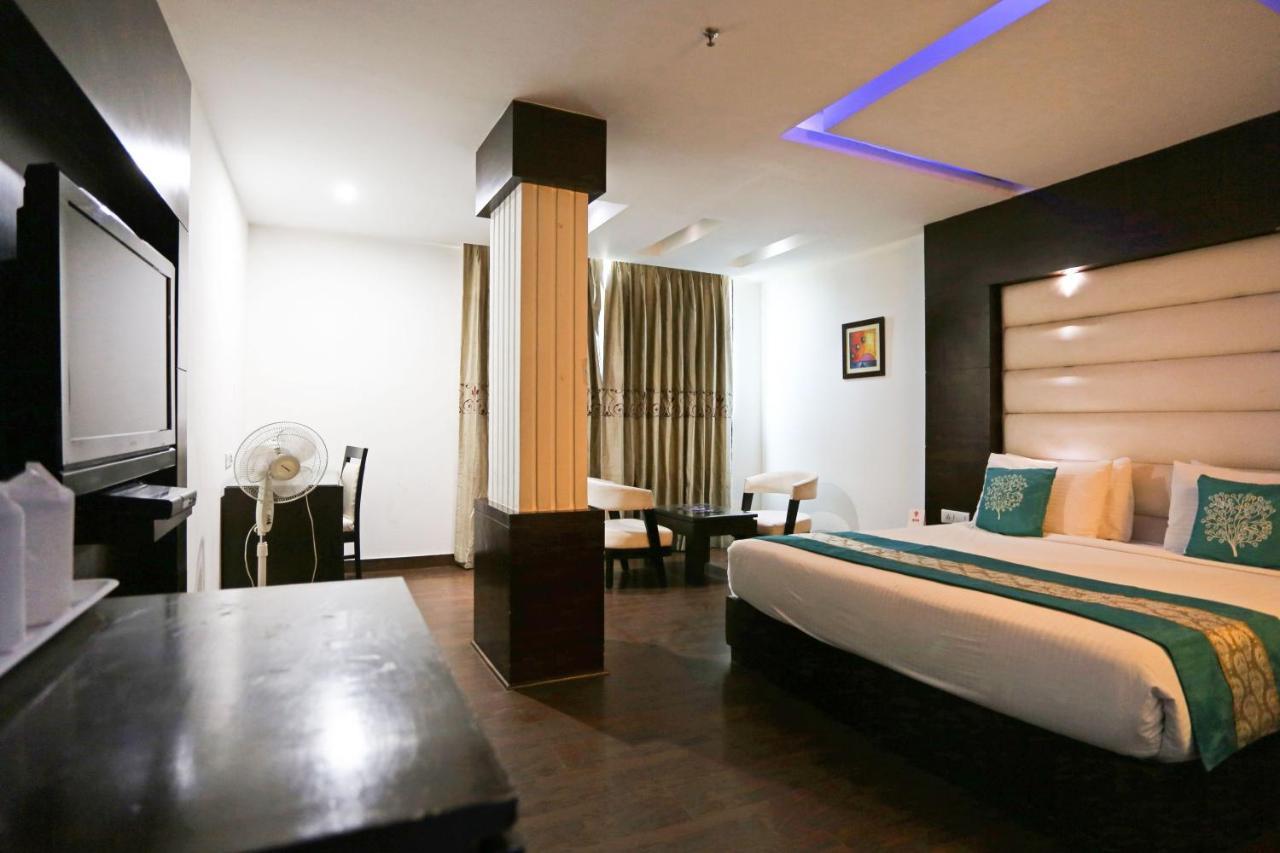 Capital O 7331 Hotel Downtown New Delhi Buitenkant foto