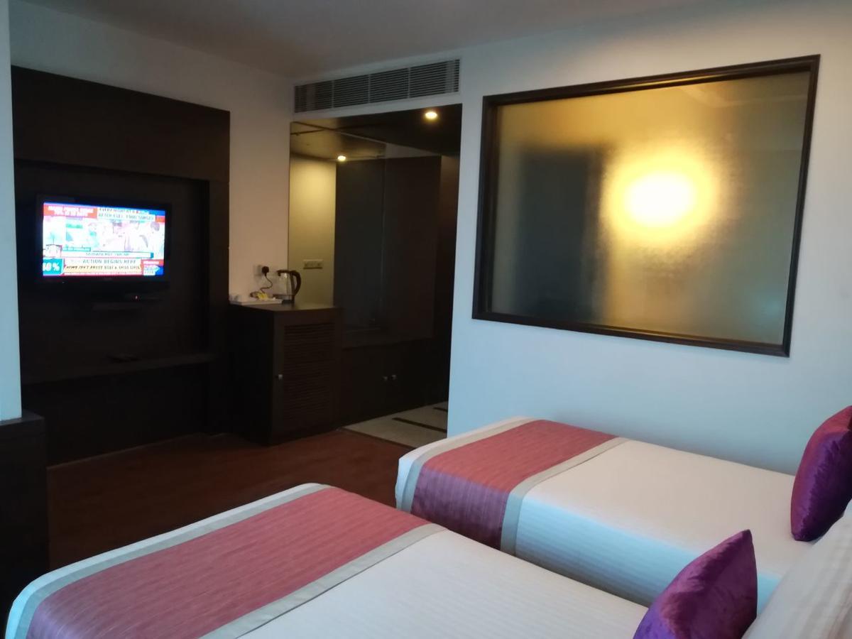 Capital O 7331 Hotel Downtown New Delhi Buitenkant foto