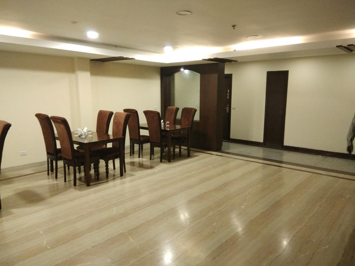 Capital O 7331 Hotel Downtown New Delhi Buitenkant foto