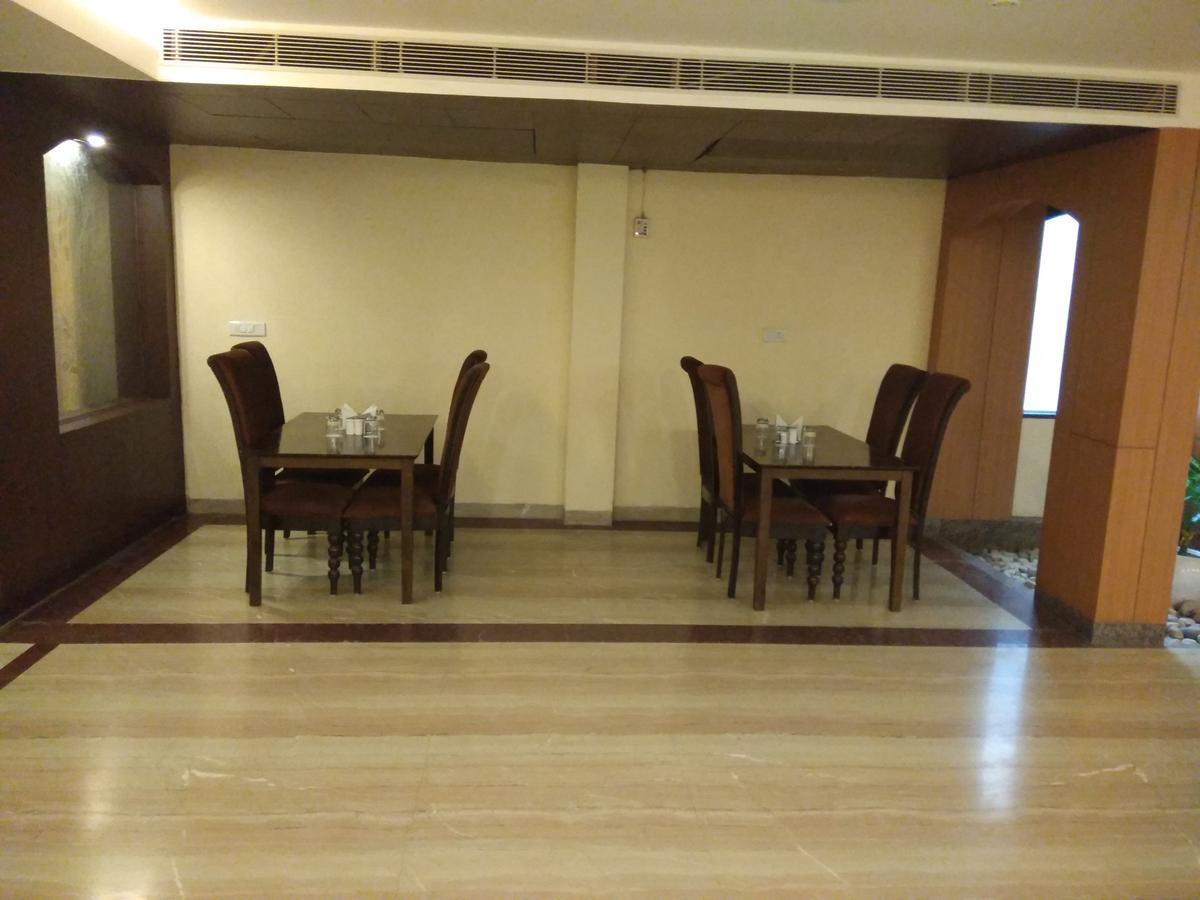 Capital O 7331 Hotel Downtown New Delhi Buitenkant foto