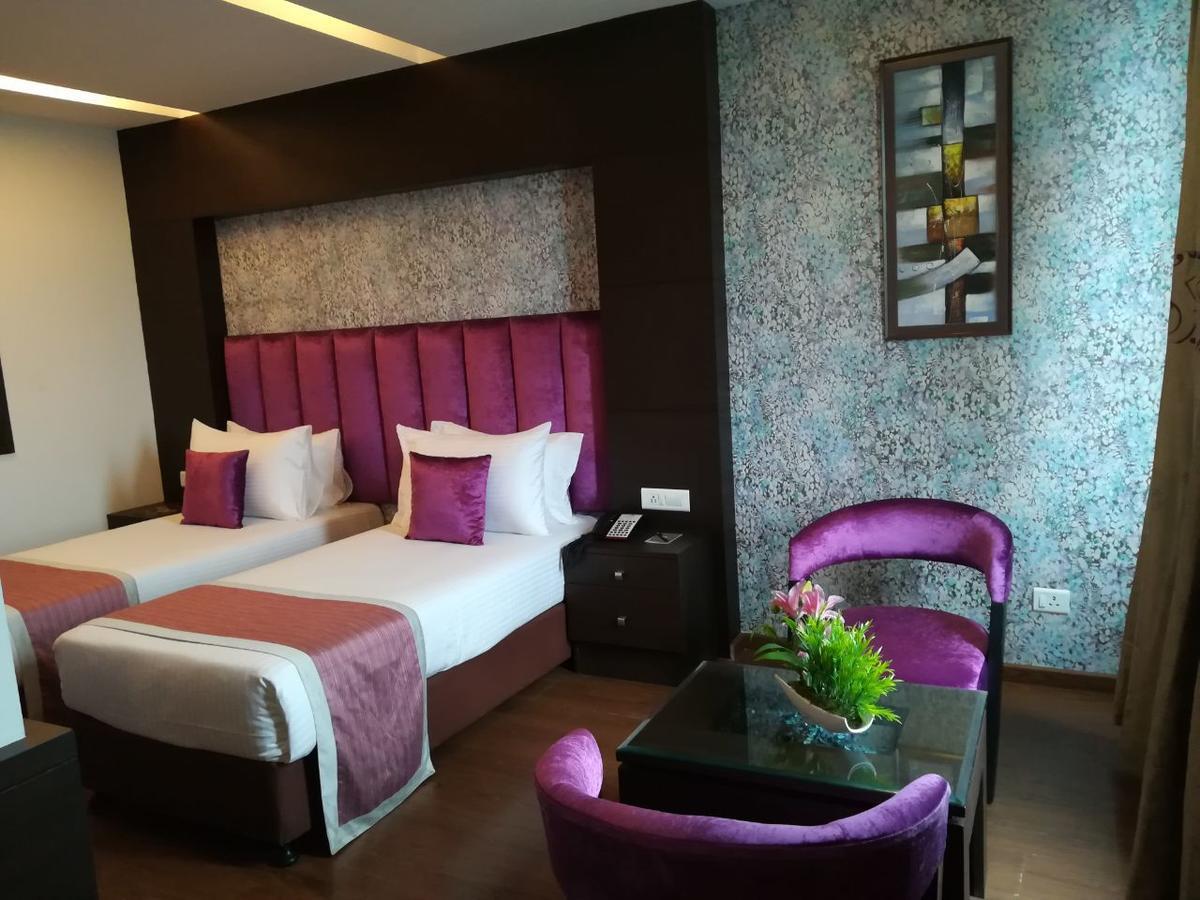 Capital O 7331 Hotel Downtown New Delhi Buitenkant foto