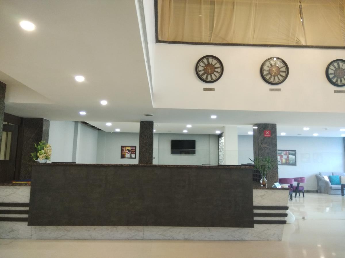 Capital O 7331 Hotel Downtown New Delhi Buitenkant foto