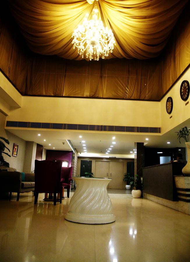 Capital O 7331 Hotel Downtown New Delhi Buitenkant foto
