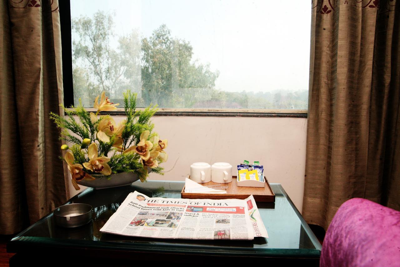Capital O 7331 Hotel Downtown New Delhi Buitenkant foto