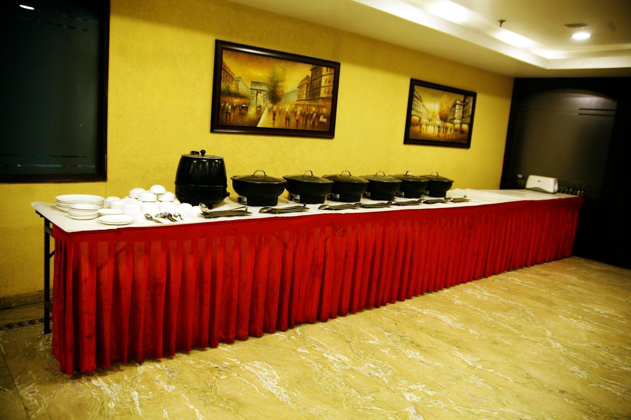 Capital O 7331 Hotel Downtown New Delhi Buitenkant foto