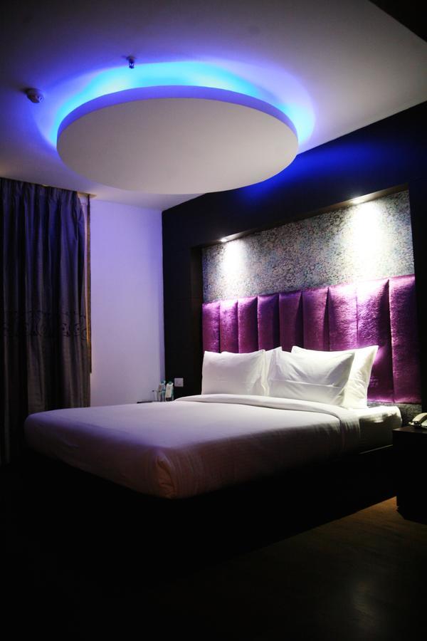 Capital O 7331 Hotel Downtown New Delhi Buitenkant foto