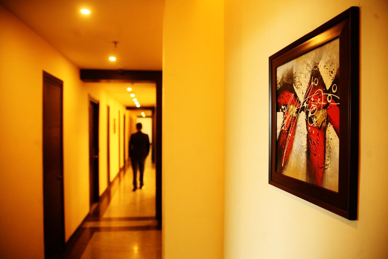 Capital O 7331 Hotel Downtown New Delhi Buitenkant foto