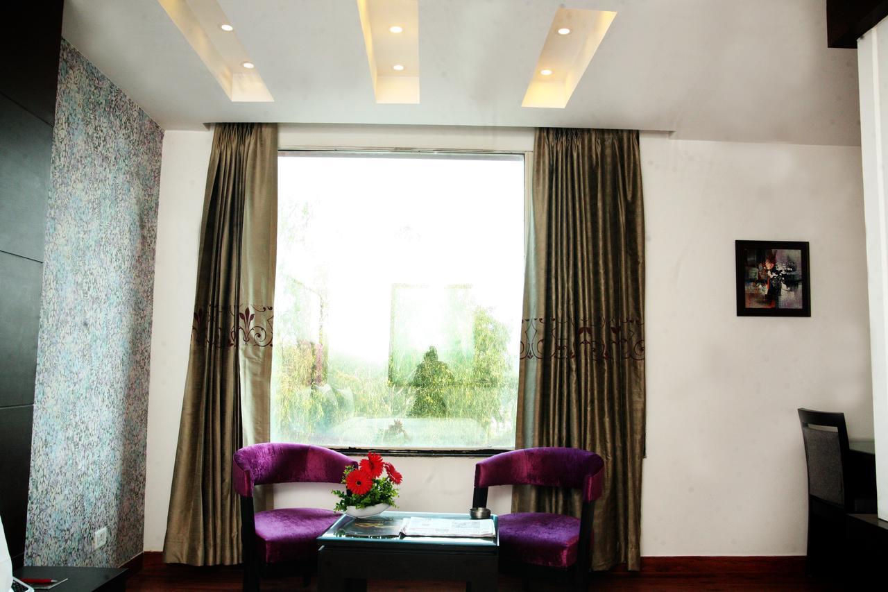 Capital O 7331 Hotel Downtown New Delhi Buitenkant foto