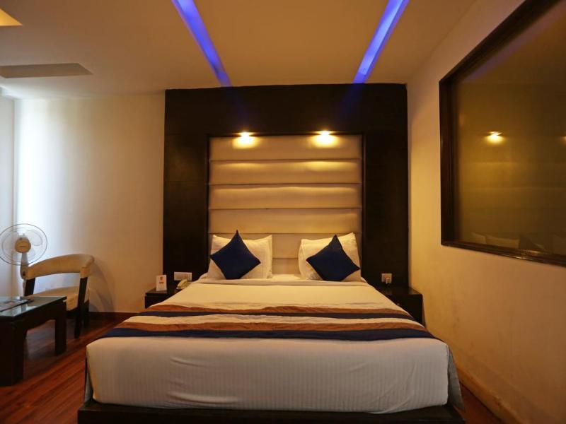 Capital O 7331 Hotel Downtown New Delhi Buitenkant foto