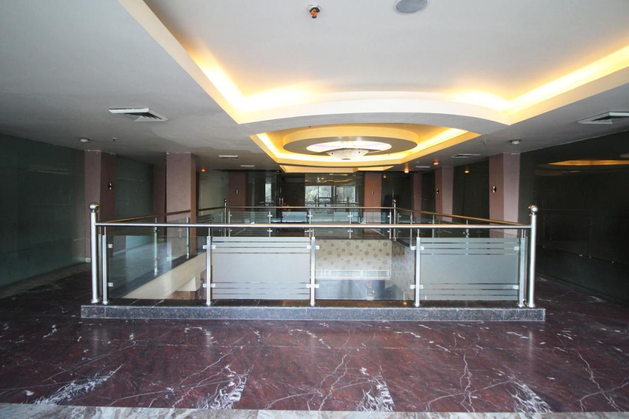 Capital O 7331 Hotel Downtown New Delhi Buitenkant foto