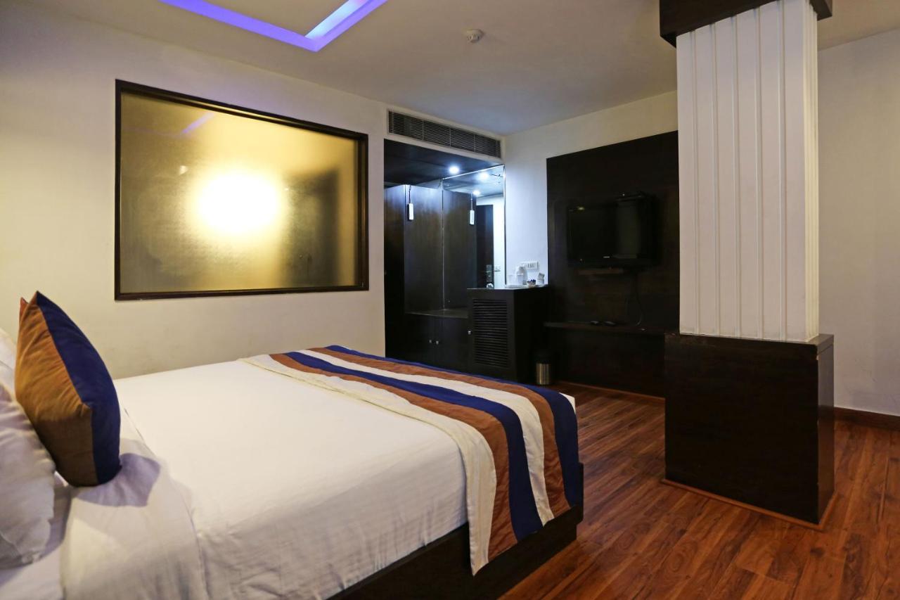 Capital O 7331 Hotel Downtown New Delhi Buitenkant foto